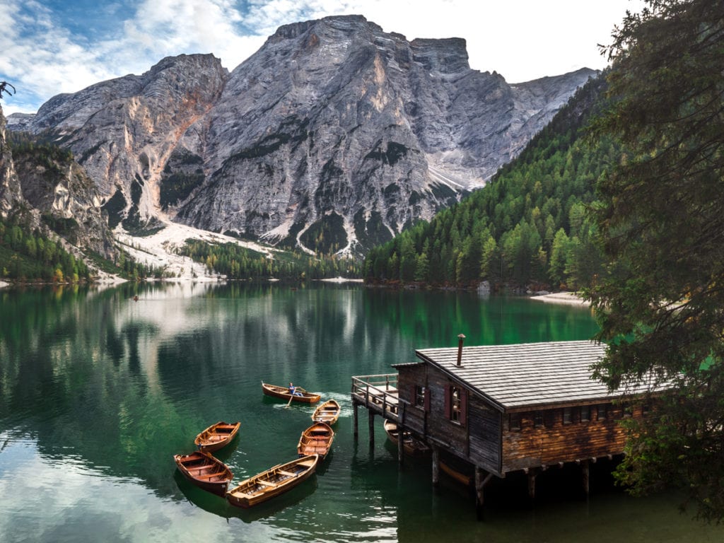 Lago di Braies turkusowe jezioro w Południowym Tyrolu