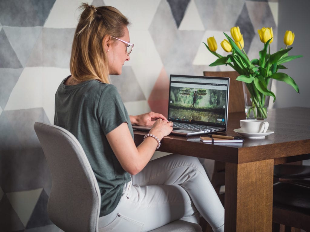 laptop w podróży