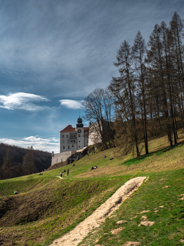 Zamek Pieskowa Skała, Okolice Krakowa